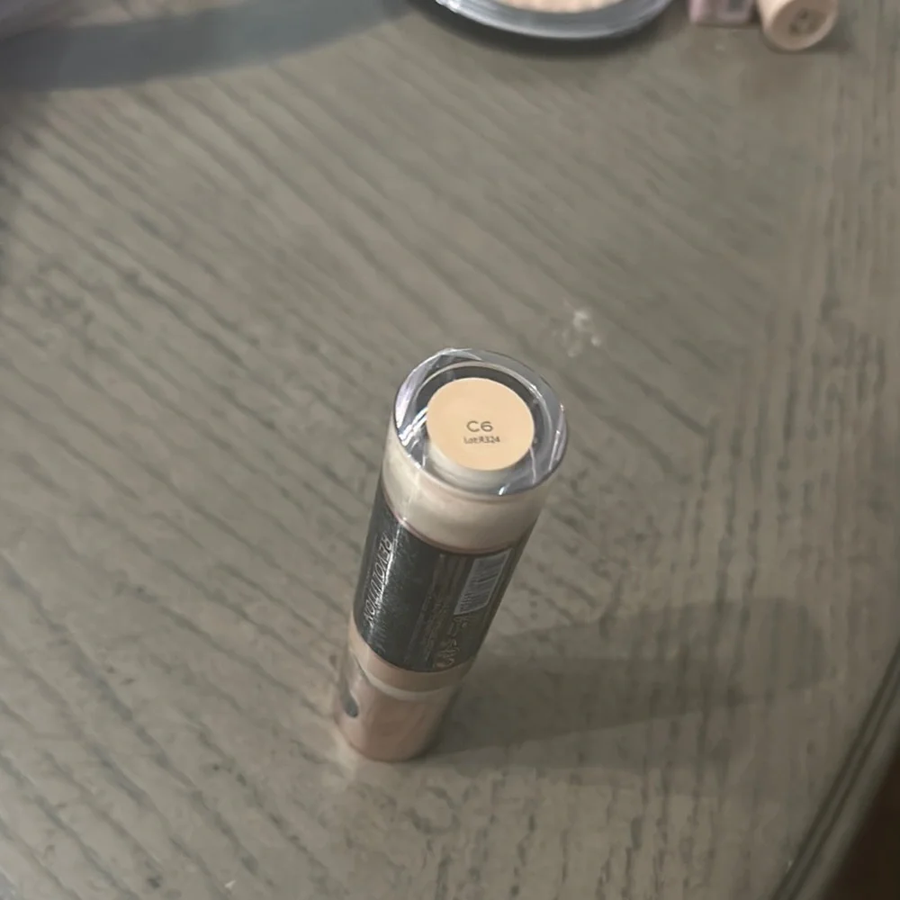 Revolution Conceal & Define Infinite Concealer - Cream